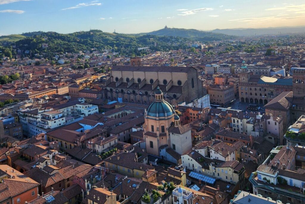 Bologna Centre Piazza Maggiore Italy travel guides