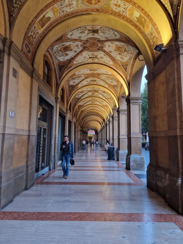 bologna galleria cavour