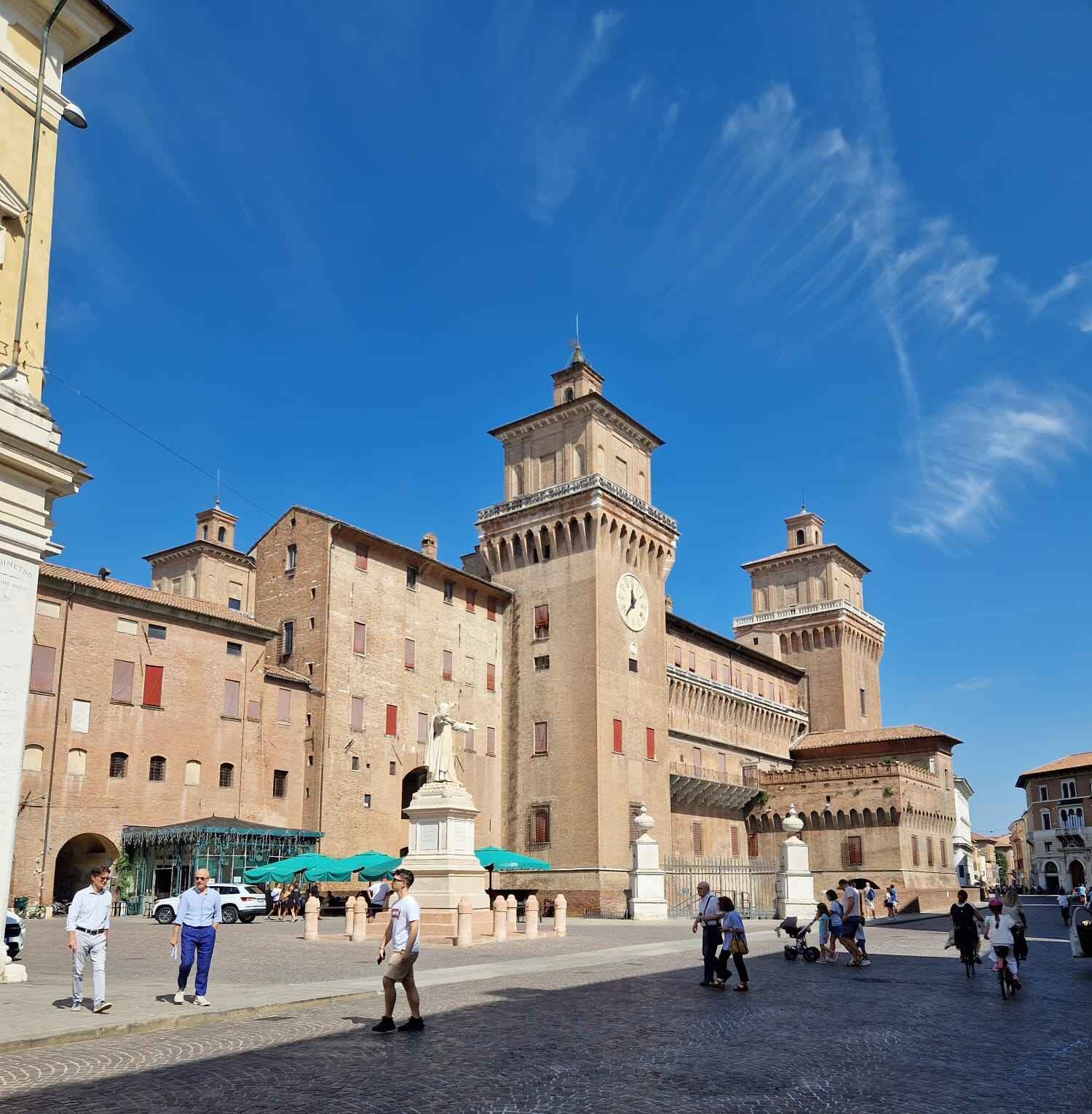 Ferrara piazza trento e triste