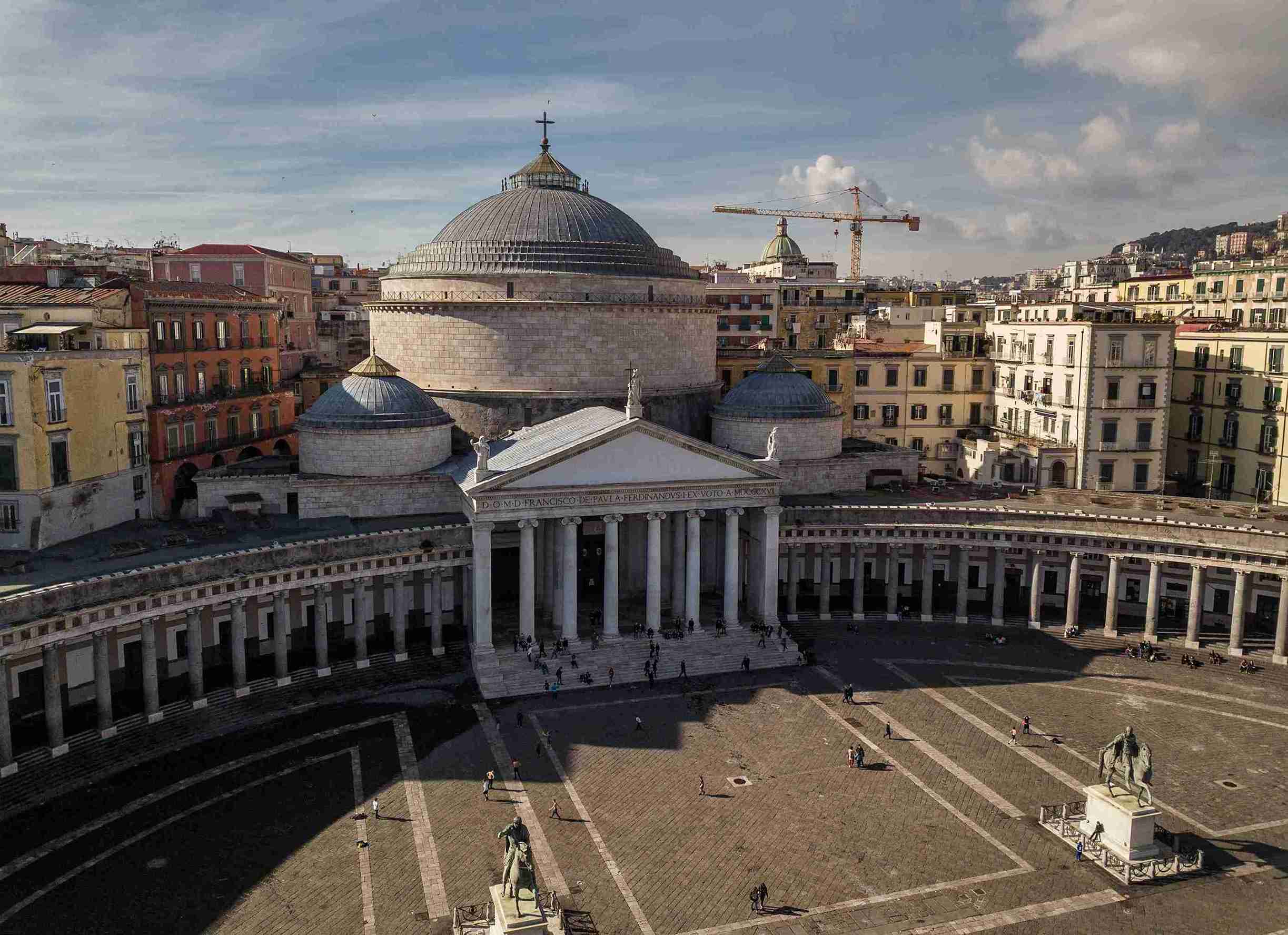 Piazza del plebiscito Napoli